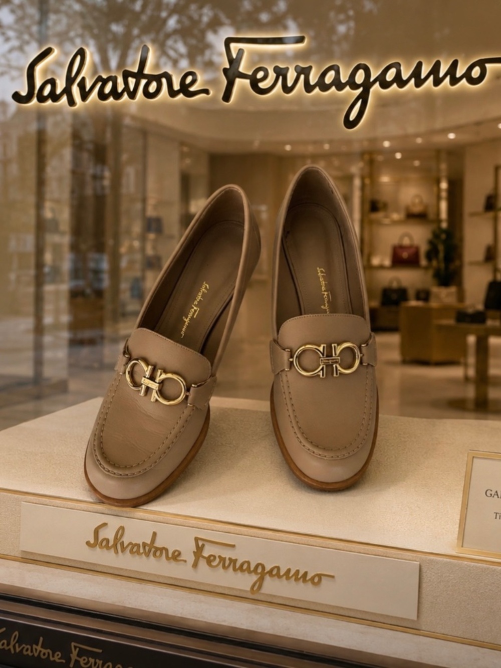 Salvatore Ferragamo Rollo 55 Loafers – Adobe Stone Calf Leather – Size 8